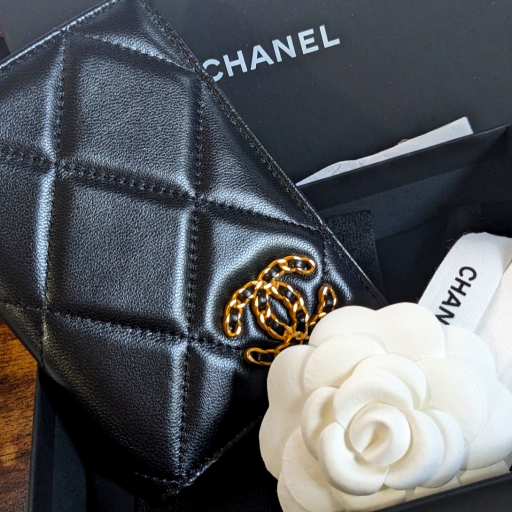 CHANEL 23A Passport Holder Black